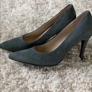 Women shoes. 7 1/2 Nine West gray suede New NWT
